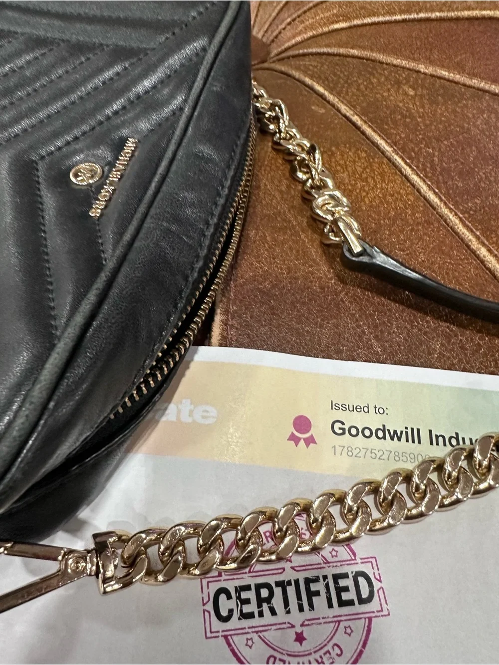 MICHAEL KORS  Jet Set Medium Quilted Camera Bag
